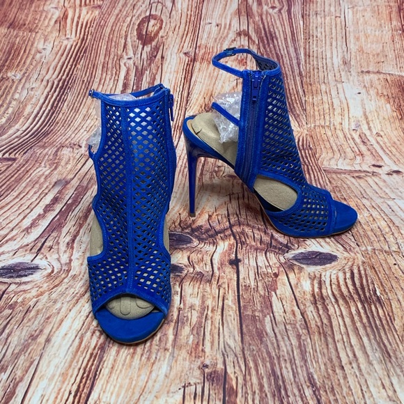 Steve Madden Mely Cobalt Blue Heel Size 10M Laser Cut 4 3/4” Heel NWOT - Picture 2 of 10